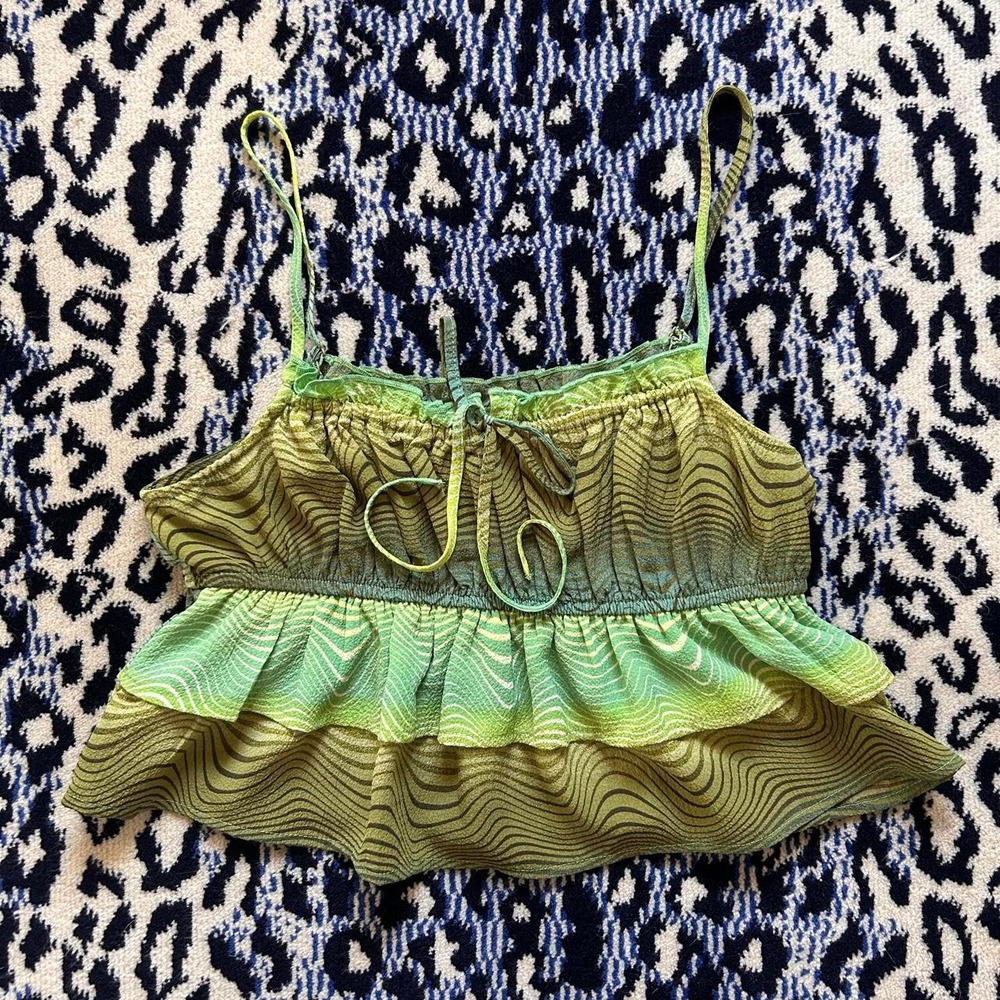 Wild Fable Y2K green ruffle tank top with wave print • size: size M